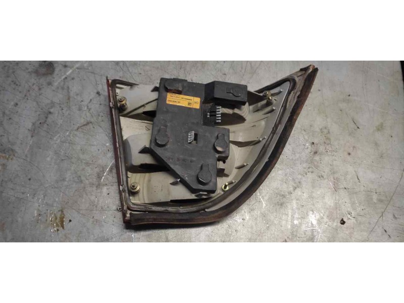 Recambio de piloto trasero derecho para opel vectra b berlina referencia OEM IAM 90568049 6 PINS 