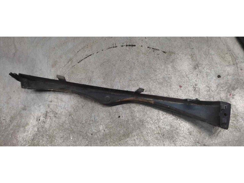 Recambio de moldura para bmw serie 3 berlina (e46) 318d referencia OEM IAM   BAJO FARO DERECHO