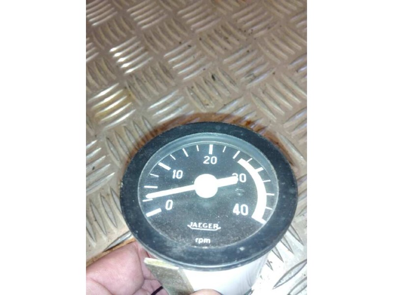 Recambio de cuadro instrumentos para nissan trucks l80.09 l80.14 referencia OEM IAM 428213 015008730 CUENTA REVOLUCIONES