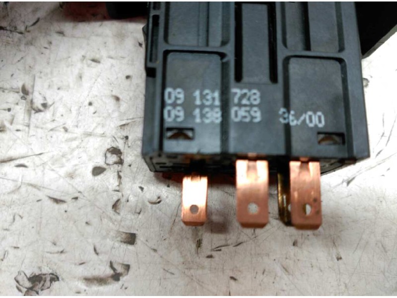 Recambio de warning para opel astra g berlina club referencia OEM IAM 09131728  