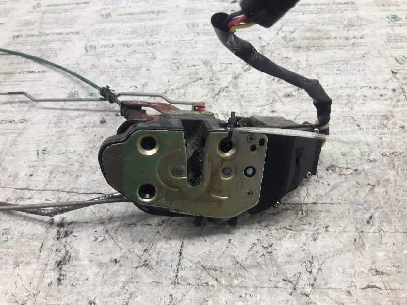 Recambio de cerradura puerta delantera izquierda para kia carnival ii 2.9 cdri executive referencia OEM IAM   