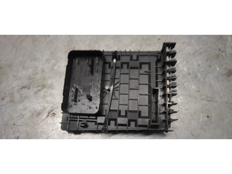 Recambio de caja reles / fusibles para audi a3 (8p) 2.0 tdi ambiente referencia OEM IAM 1K09377125  