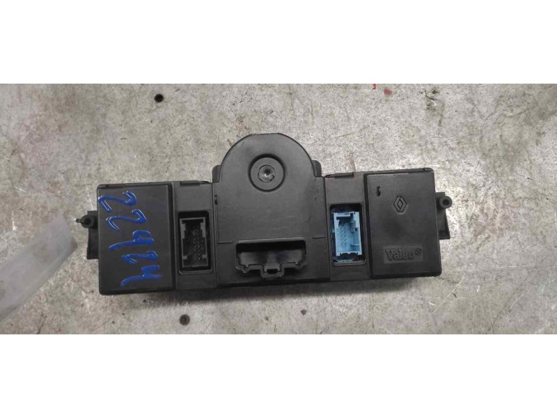 Recambio de mando climatizador para renault megane ii berlina 5p confort authentique referencia OEM IAM 8200070752  