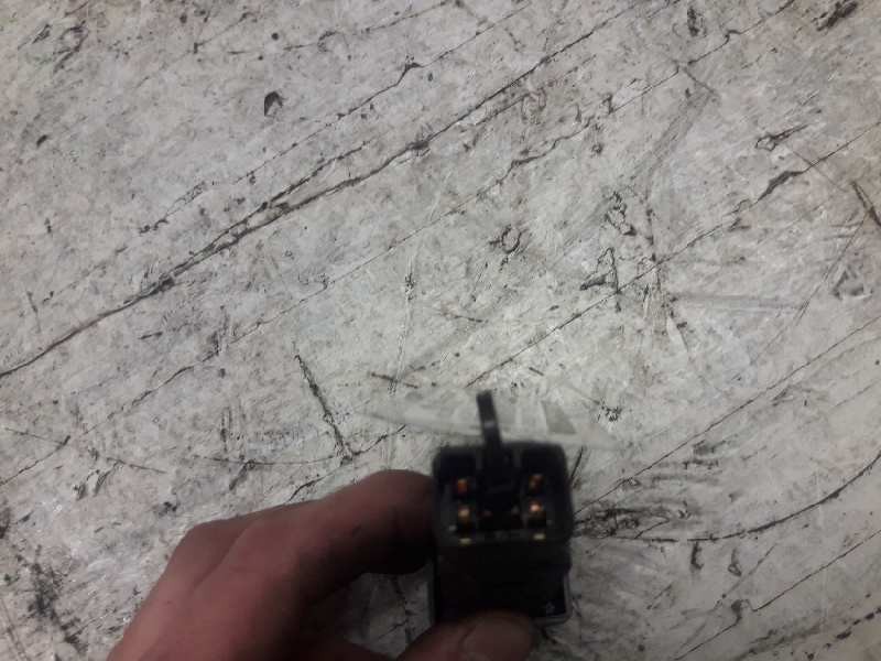 Recambio de boton antivaho para kia carnival ii 2.9 cdri executive referencia OEM IAM   