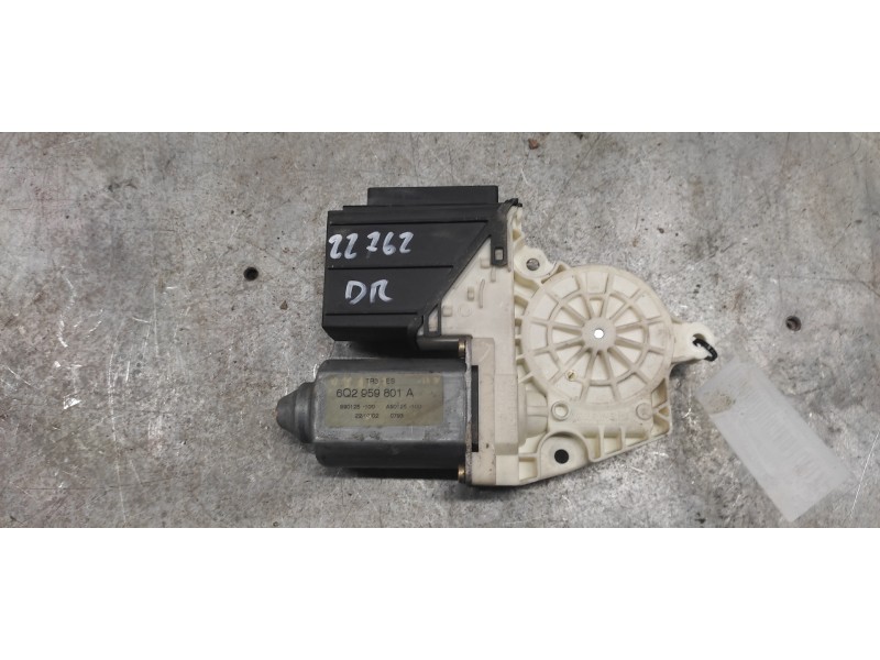 Recambio de motor elevalunas delantero derecho para seat ibiza (6l1) cool referencia OEM IAM 6Q2959801A 990125100 