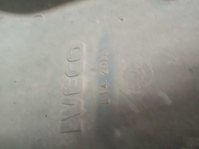 Recambio de soporte para iveco eurocargo referencia OEM IAM 8142988 SOPORTE PELDAÑO DERECHO 