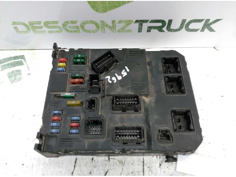 Recambio de caja reles / fusibles para peugeot 206 berlina referencia OEM IAM   