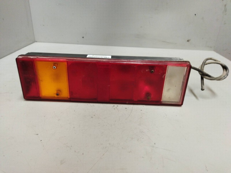 Recambio de piloto trasero izquierdo para renault kerax 340.249 kw e2 referencia OEM IAM   PILOTO UNIVERSAL CAMION