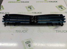 Recambio de rejilla delantera central para peugeot 205 berlina 1.4 generation referencia OEM IAM 9253108580  