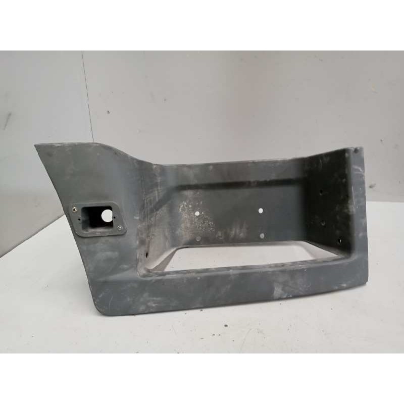 Recambio de peldaño derecho para iveco eurotech cursor (mh) fsa (440 e 31) larga distancia referencia OEM IAM   
