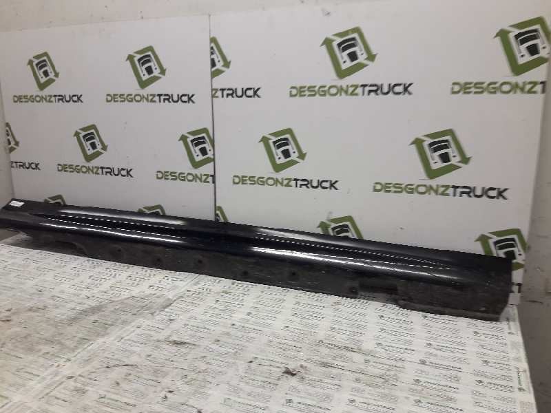 Recambio de estribo derecho para bmw serie 3 berlina (e46) 320d referencia OEM IAM 67590010 821417611 