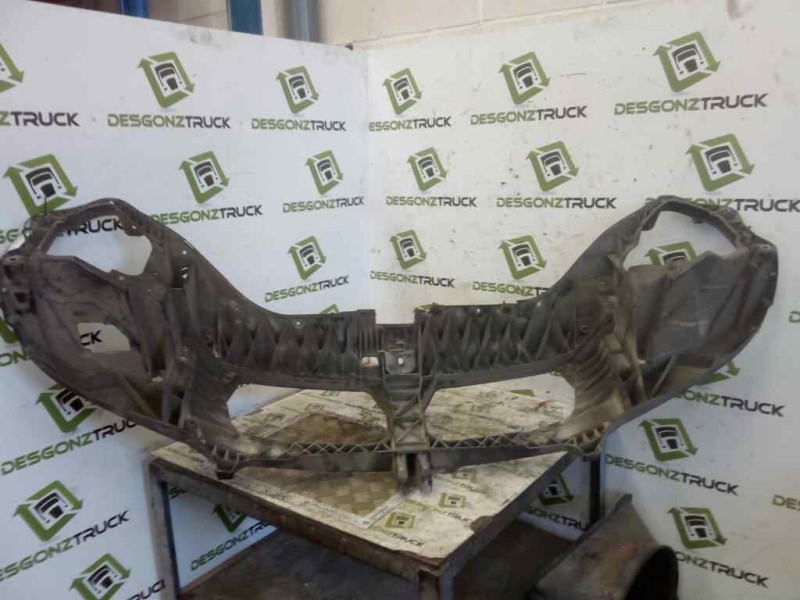 Recambio de panel frontal para renault mascott fg 120. 35/55/65 cabina individual referencia OEM IAM 8200202909  