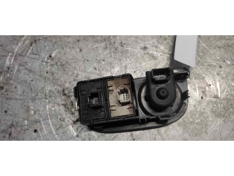 Recambio de mando multifuncion para dacia sandero referencia OEM IAM BOTONPARQUING MANDO ESPEJO BOTON ECO