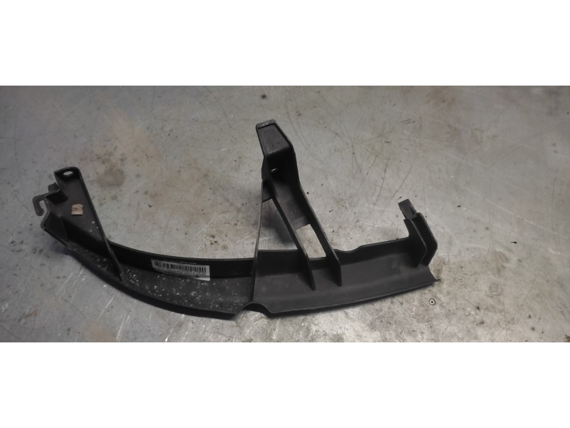 Recambio de soporte faro izquierdo para renault scenic ii referencia OEM IAM 8200183741  
