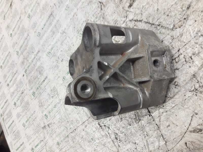 Recambio de soporte motor derecho para nissan nv 200 (m20) kasten comfort referencia OEM IAM 038120  