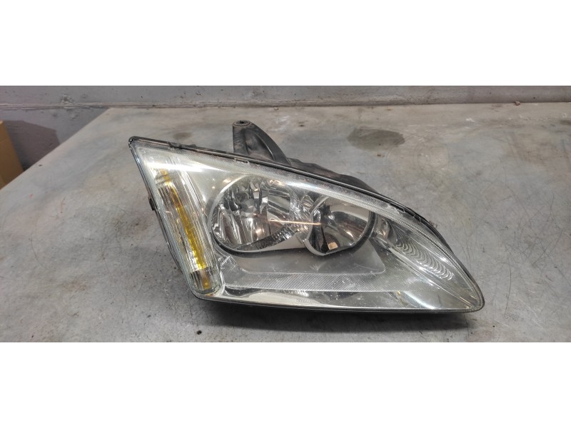 Recambio de faro derecho para ford focus berlina (cap) 1.6 tdci cat referencia OEM IAM   