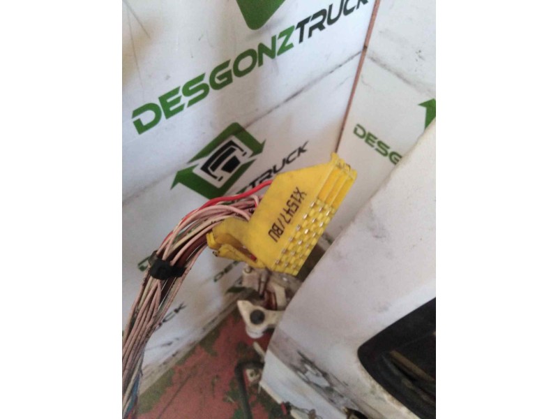 Recambio de puerta delantera izquierda para man tgx 18.xxx fg / 4x2 bl xl referencia OEM IAM   