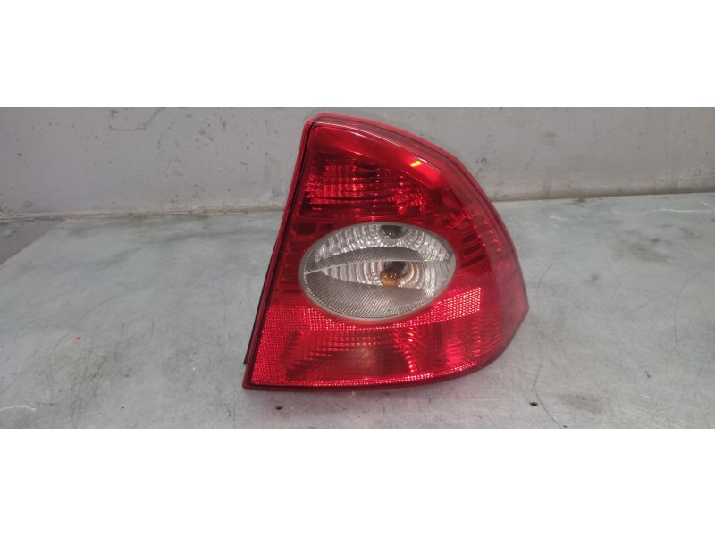 Recambio de piloto trasero derecho para ford focus berlina (cap) 1.6 tdci cat referencia OEM IAM   
