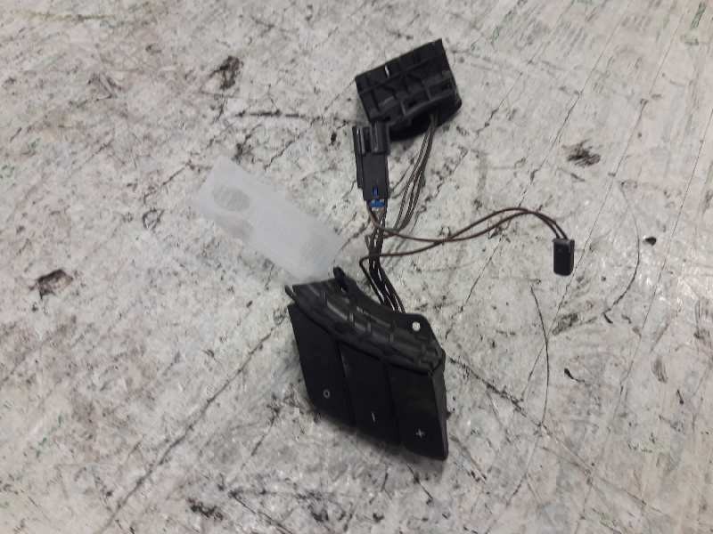 Recambio de mando volante para opel combo (corsa c) familiar referencia OEM IAM   