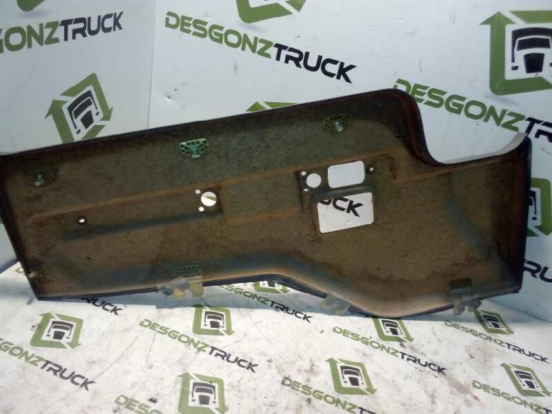 Recambio de guarnecido puerta delantera derecha para nissan trucks l35.08 ...... referencia OEM IAM   