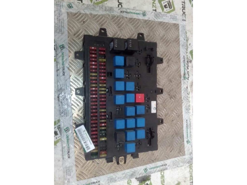 Recambio de caja reles / fusibles para renault 430 magnum e2 12.0 diesel referencia OEM IAM 5010231782  