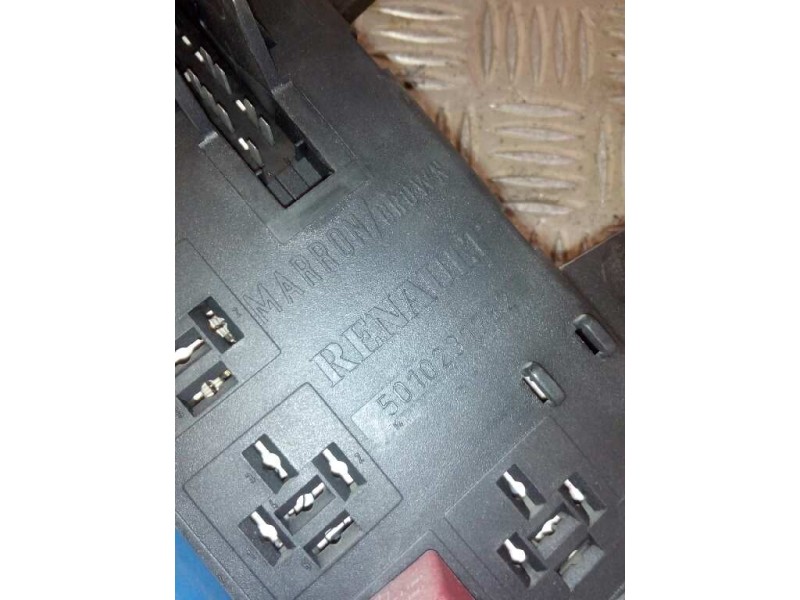 Recambio de caja reles / fusibles para renault 430 magnum e2 12.0 diesel referencia OEM IAM 5010231782  