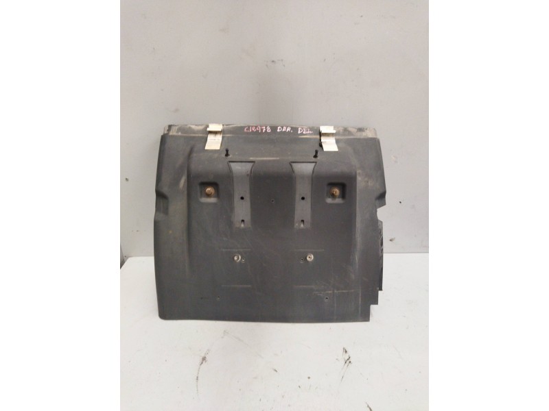 Recambio de guardabarros trasero derecho para renault magnum ab 2005 12.8 diesel referencia OEM IAM 7420583447  