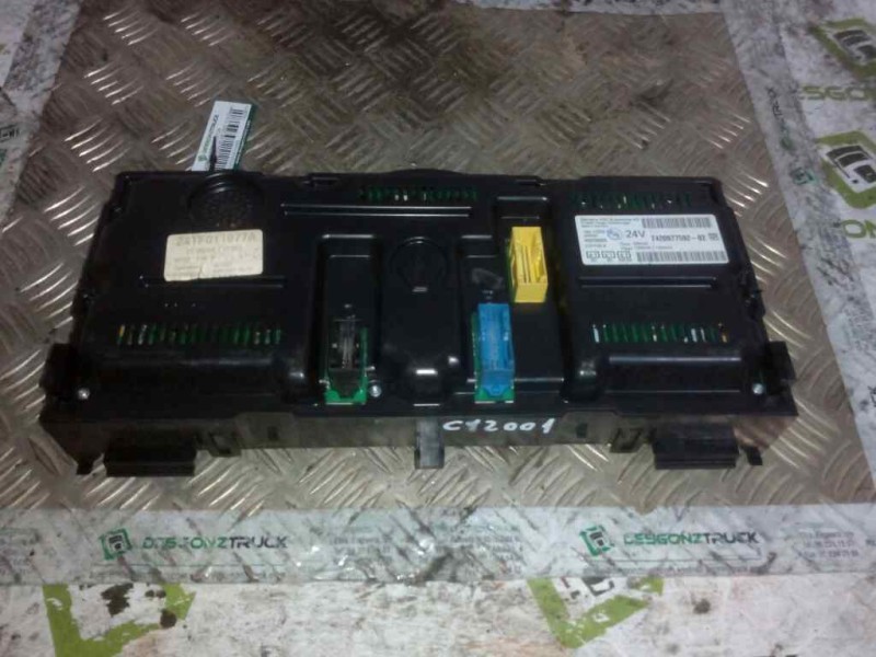 Recambio de cuadro instrumentos para renault magnum ab 2005 12.8 diesel referencia OEM IAM 7420977592  