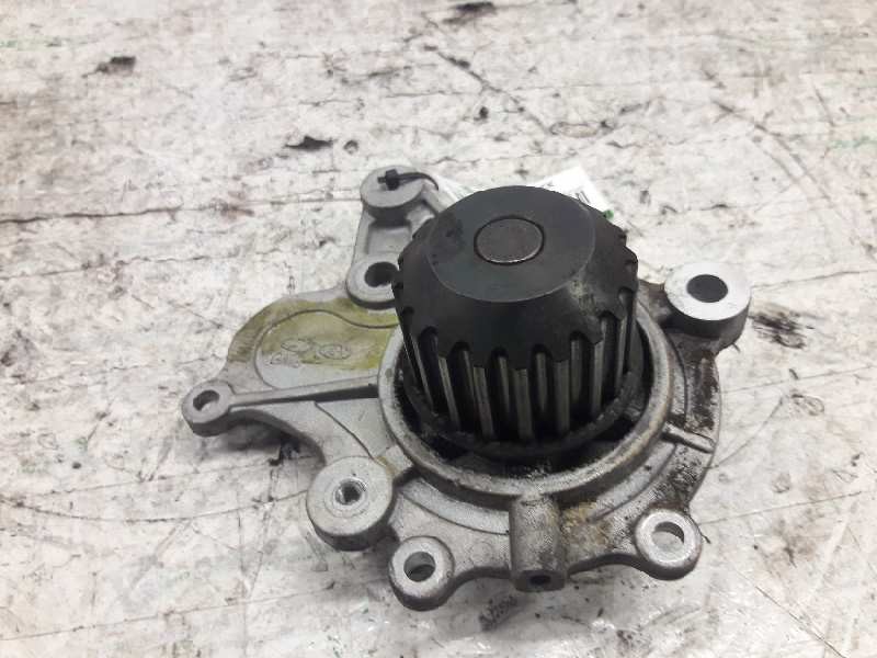 Recambio de bomba agua para kia carens 2.0 crdi ex monovolumen referencia OEM IAM   