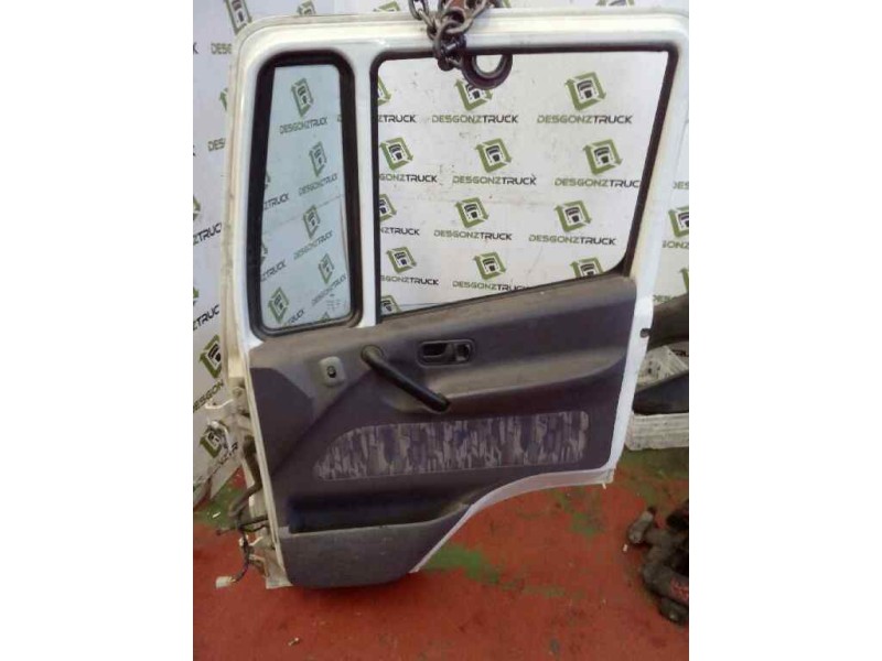 Recambio de puerta delantera derecha para nissan trucks atleon 140 referencia OEM IAM   