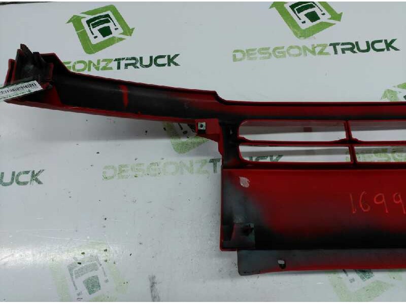 Recambio de rejilla delantera central para renault master desde ´98 referencia OEM IAM 7700352125  