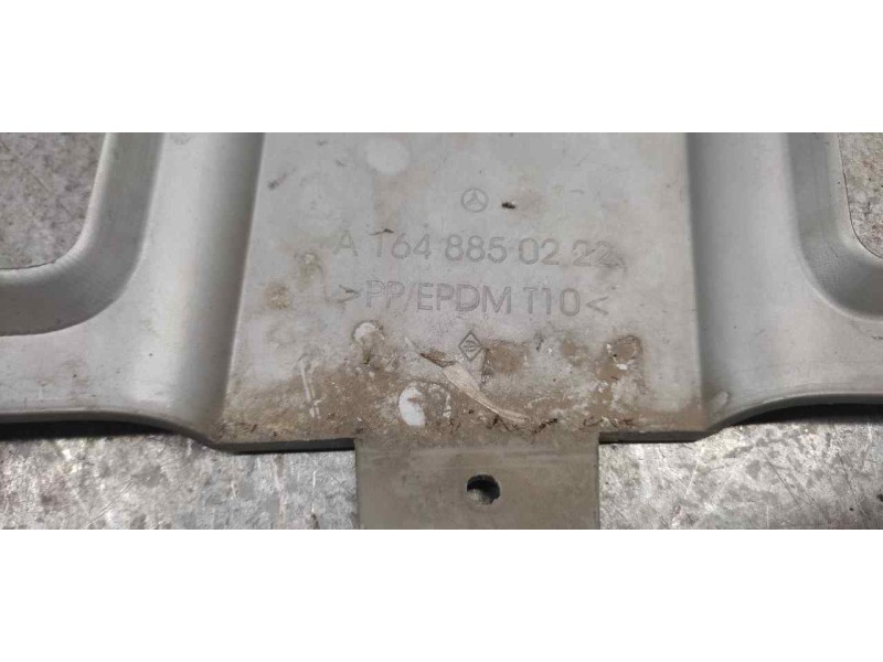 Recambio de molduras delanteras para mercedes-benz clase m (w164) 3.0 cdi cat referencia OEM IAM A1648850222  