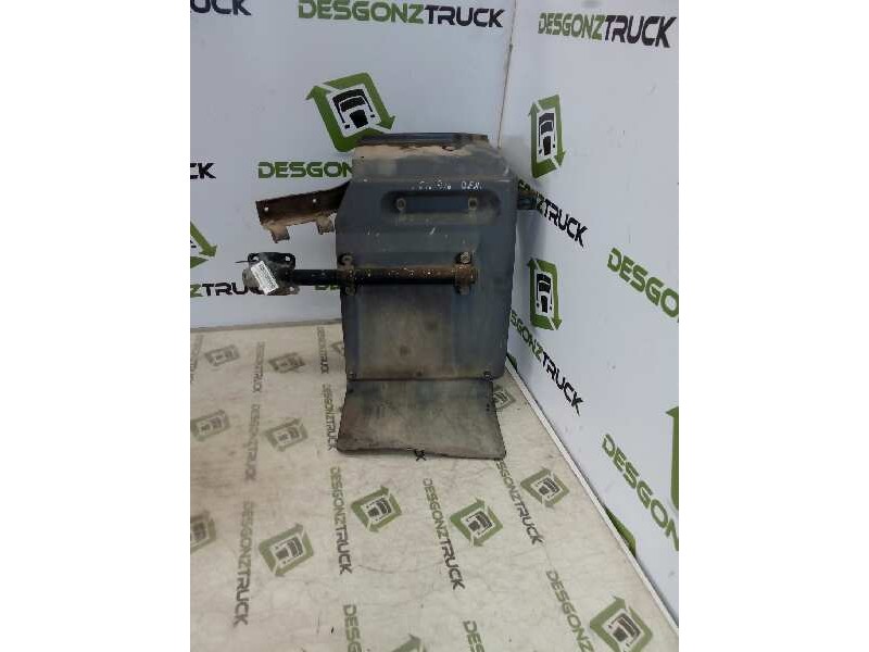 Recambio de guardabarros eje delantero derecho para nissan cabstar 01.04  cabina simple cabina individual referencia OEM IAM   