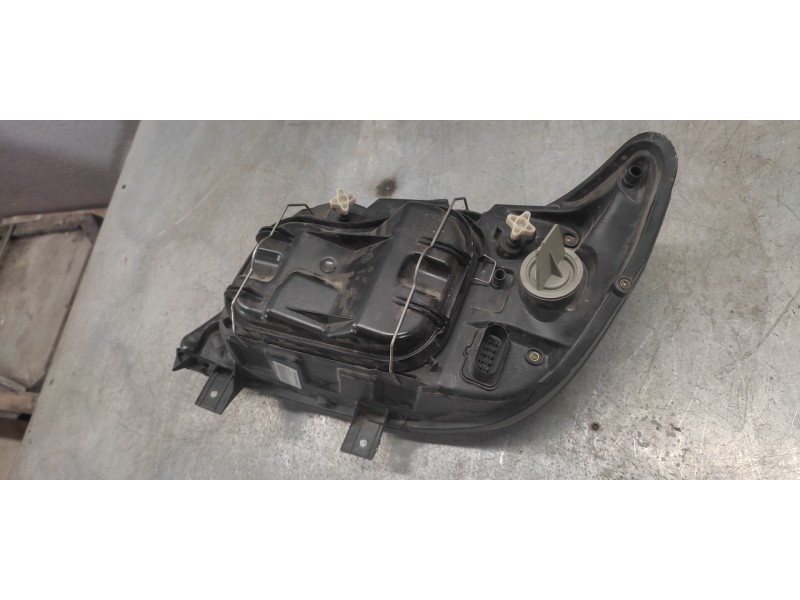 Recambio de faro derecho para mercedes-benz sprinter (w901,w903) combi 2.3 cat referencia OEM IAM A9018201561  