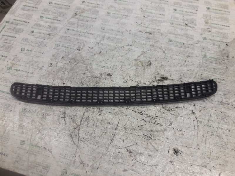 Recambio de rejilla delantera central para bmw serie 3 berlina (e46) 320d referencia OEM IAM 51137075312 CAPO 