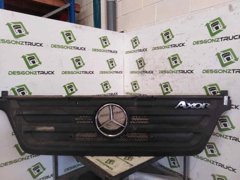 Recambio de rejilla delantera central para mercedes-benz axor 2-ejes 18 ton 2004 referencia OEM IAM A9448880023  