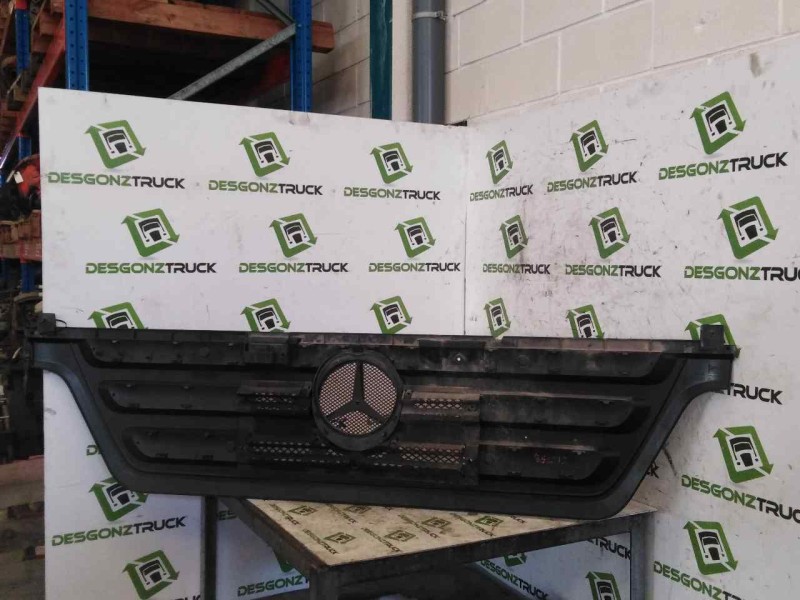Recambio de rejilla delantera central para mercedes-benz axor 2-ejes 18 ton 2004 referencia OEM IAM A9448880023  
