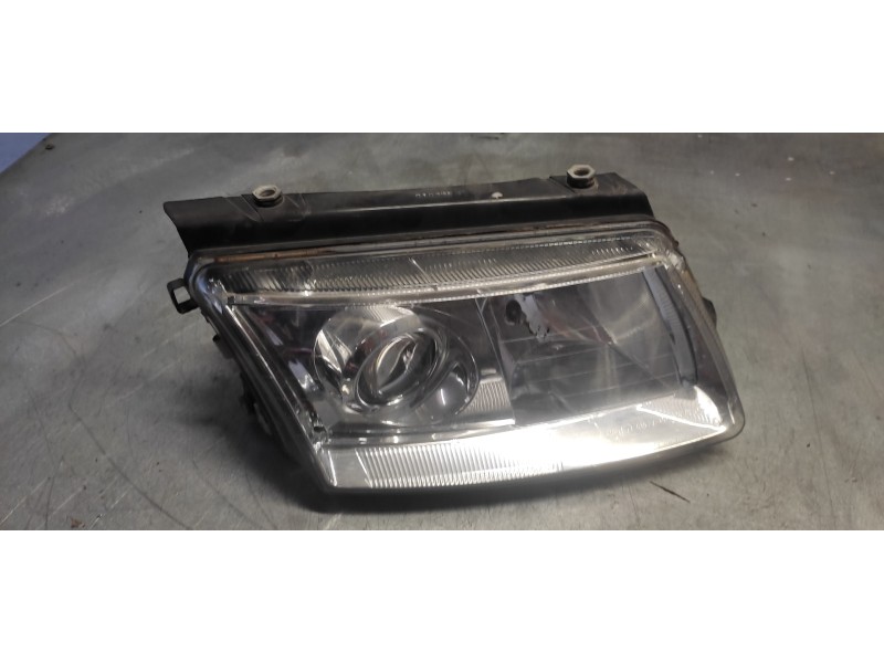 Recambio de faro derecho para volkswagen passat berlina (3b2) comfortline referencia OEM IAM 10546 10574 