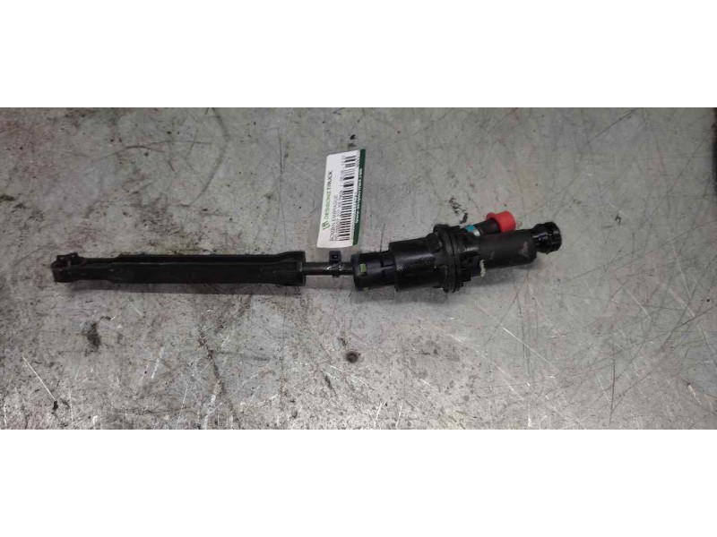 Recambio de bombin embrague para peugeot 207 xs pack referencia OEM IAM 9680029580  