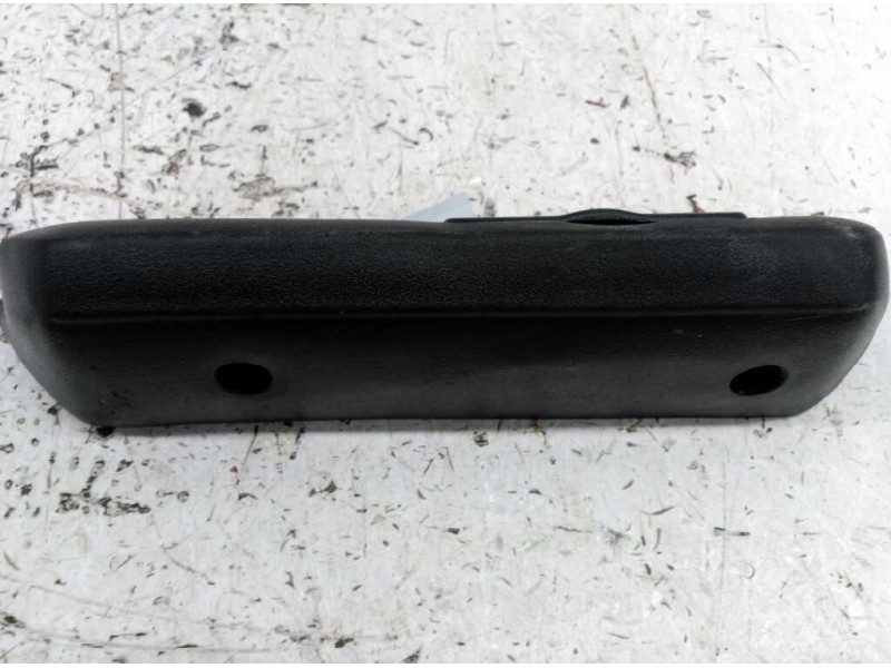 Recambio de asidero puerta derecha para renault 6 1.1 gtl referencia OEM IAM  TRASERA 