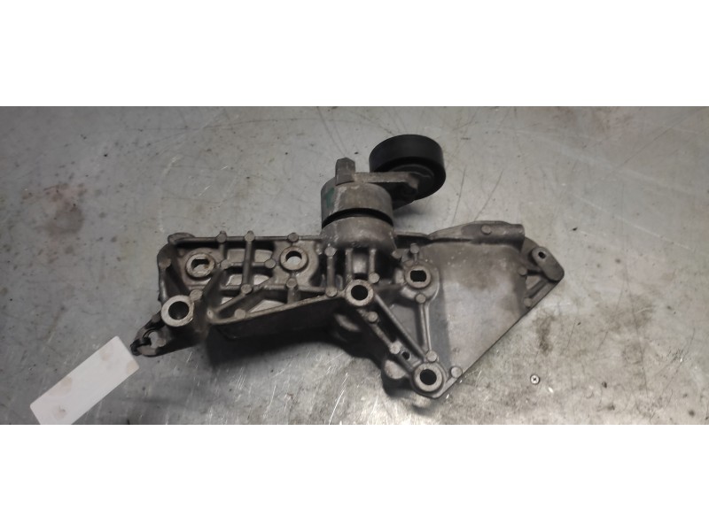 Recambio de soporte alternador para renault modus confort dynamique referencia OEM IAM 8200327134  