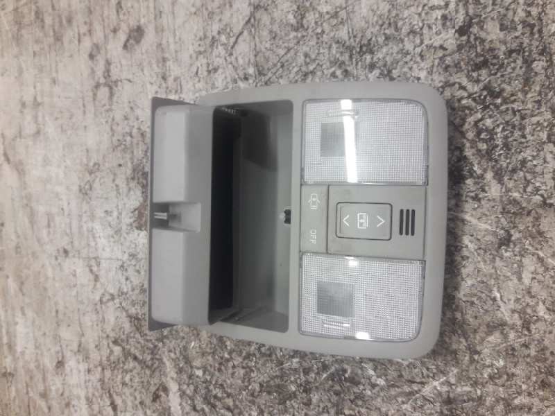 Recambio de luz interior para toyota auris live referencia OEM IAM 8126002500AF 2JM01103401 