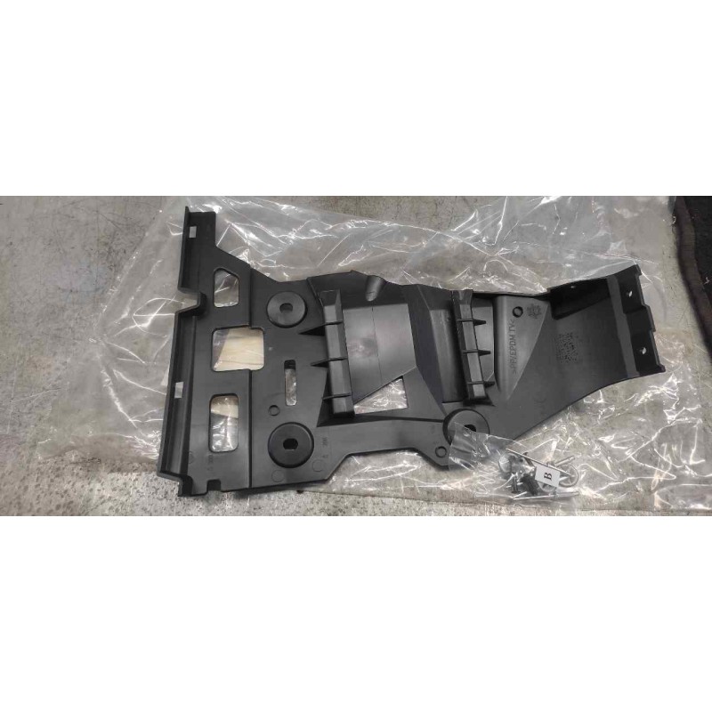 Recambio de soportes paragolpes para mercedes-benz clase c (w203) berlina 1.8 cat referencia OEM IAM A2038851114  