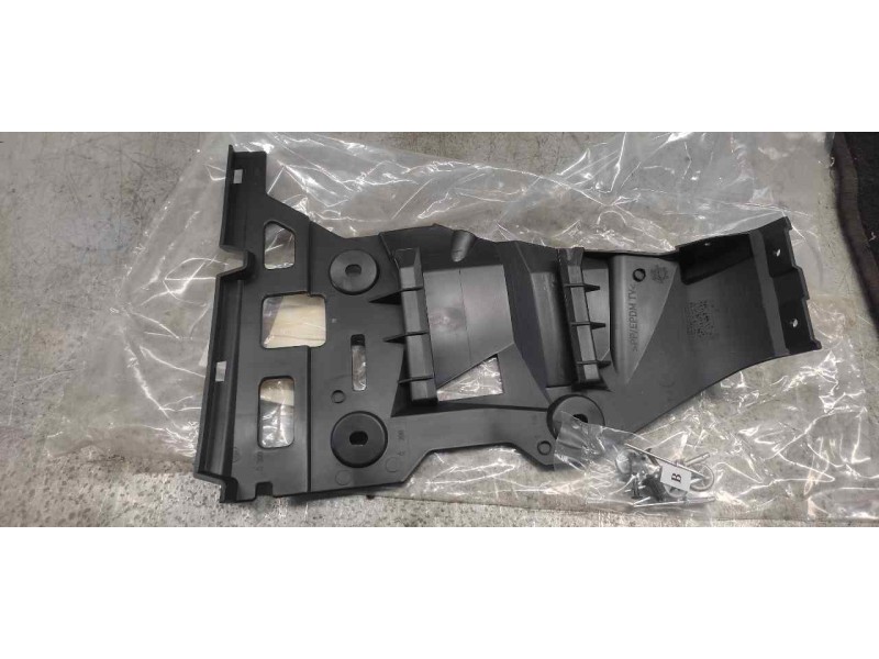 Recambio de soportes paragolpes para mercedes-benz clase c (w203) berlina 1.8 cat referencia OEM IAM A2038851114  