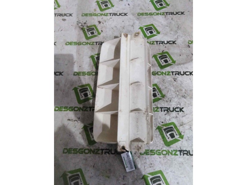 Recambio de deflector derecho para renault trucks dg 260.20 referencia OEM IAM   