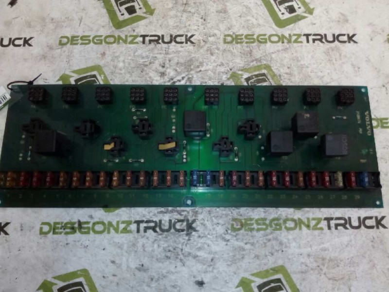 Recambio de caja reles / fusibles para volvo trucks fs 7 fs 720 es (220cv) referencia OEM IAM 3120076  