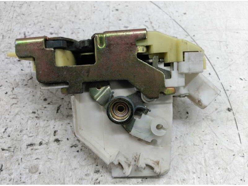 Recambio de cerradura puerta delantera derecha para ford focus berlina (cak) ghia referencia OEM IAM XS41A21812CE  