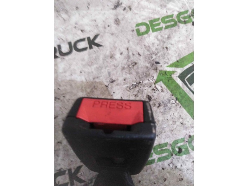Recambio de enganche de cinturon izquierdo para nissan trucks atleon 130.21 referencia OEM IAM 868529X400  