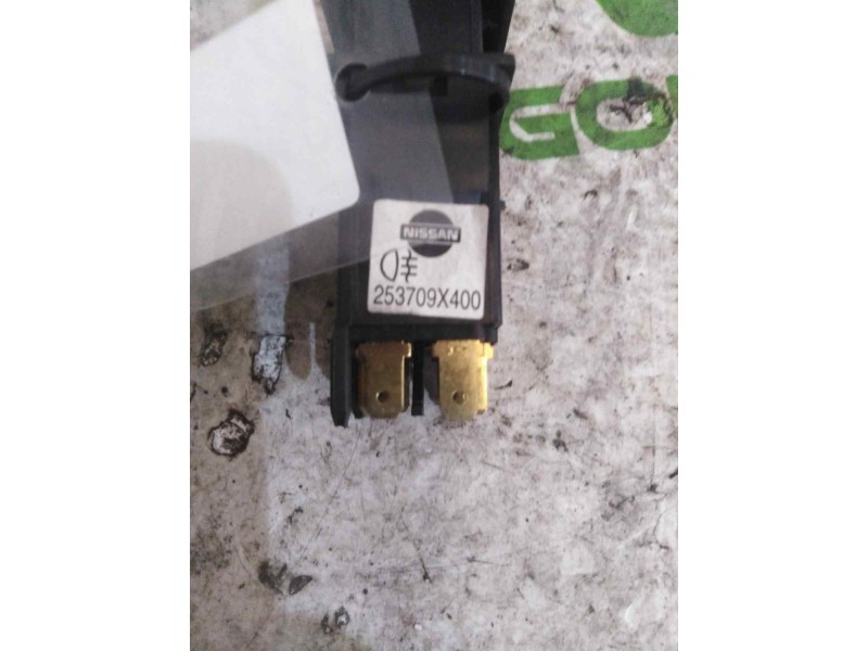 Recambio de boton antiniebla para nissan trucks atleon 130.21 referencia OEM IAM 253709X400  