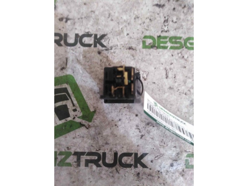 Recambio de boton antivaho para nissan trucks atleon 130.21 referencia OEM IAM 255819X100 BOTON ANTIVAHO RETROVISOR 